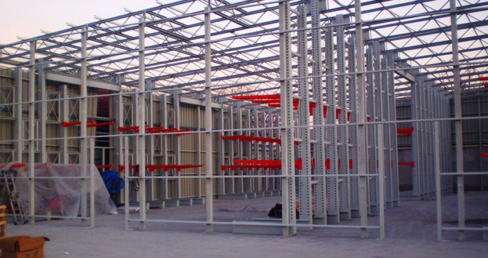 Self-bearing stores