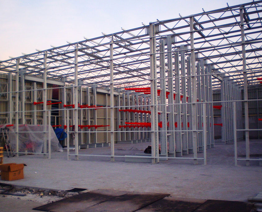 Self-bearing stores