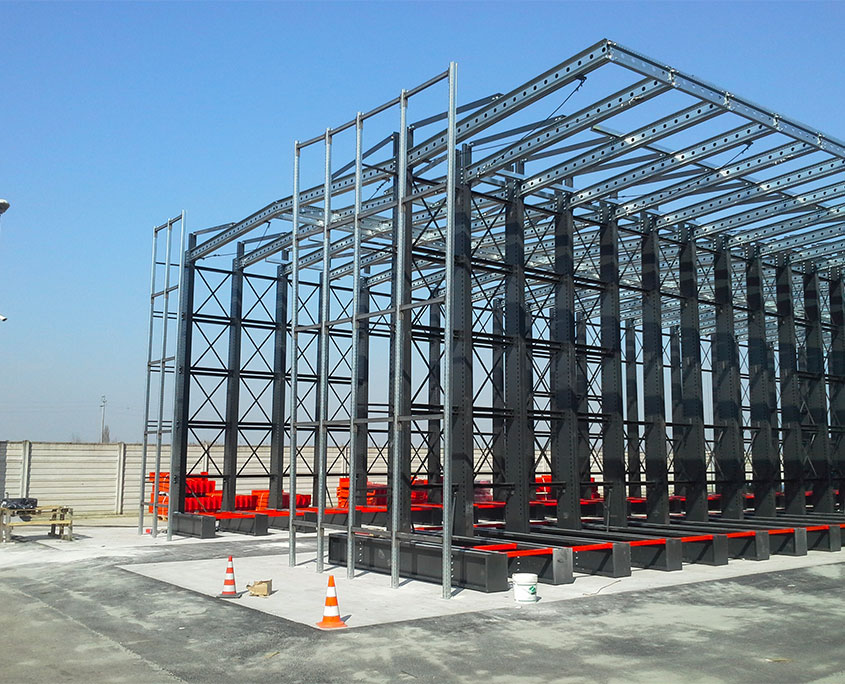 Self-bearing stores
