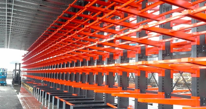 Self-bearing stores