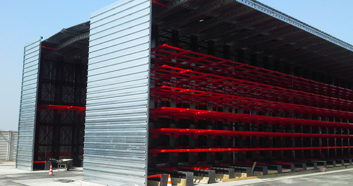 Self-bearing stores