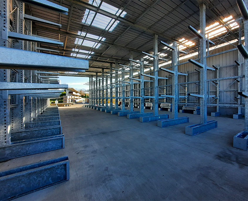 Self-bearing stores