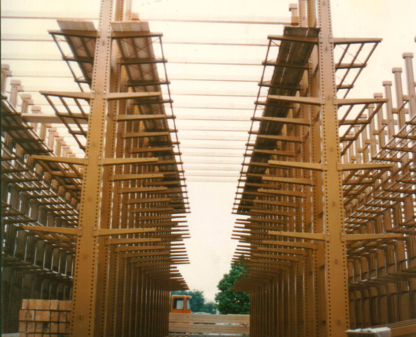 Self-bearing stores
