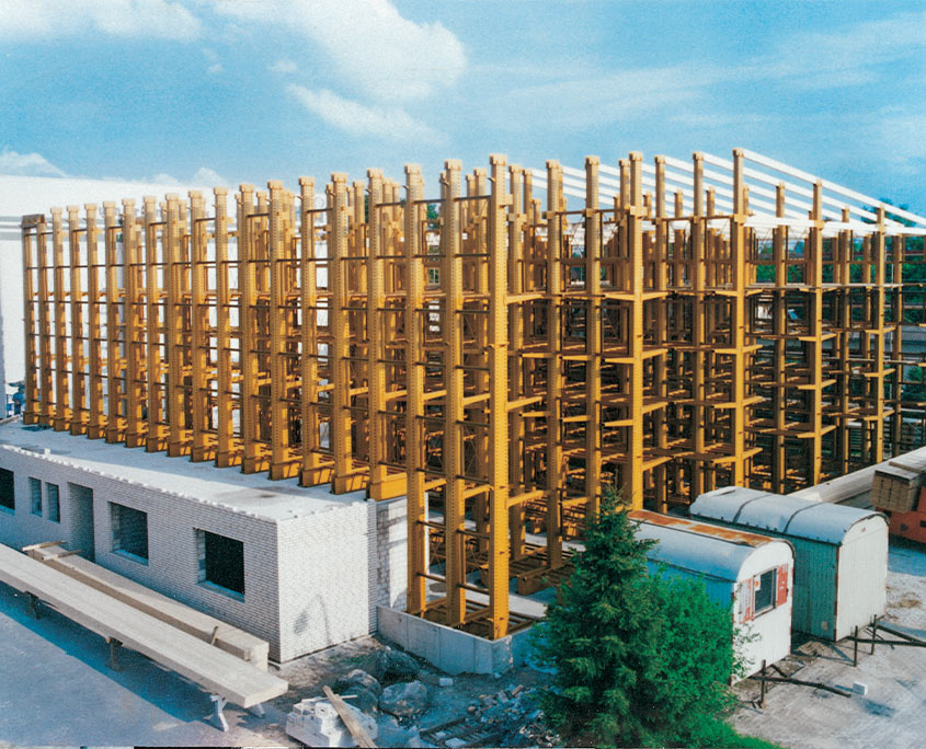 Self-bearing stores