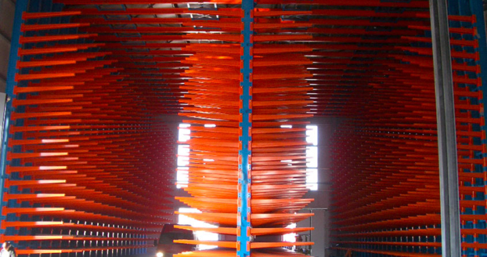 Self-bearing stores